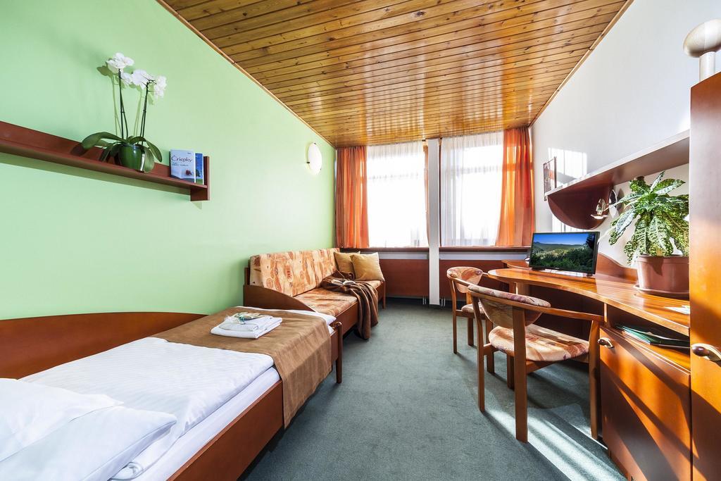 Hotel Flora Trenčianske Teplice Dış mekan fotoğraf